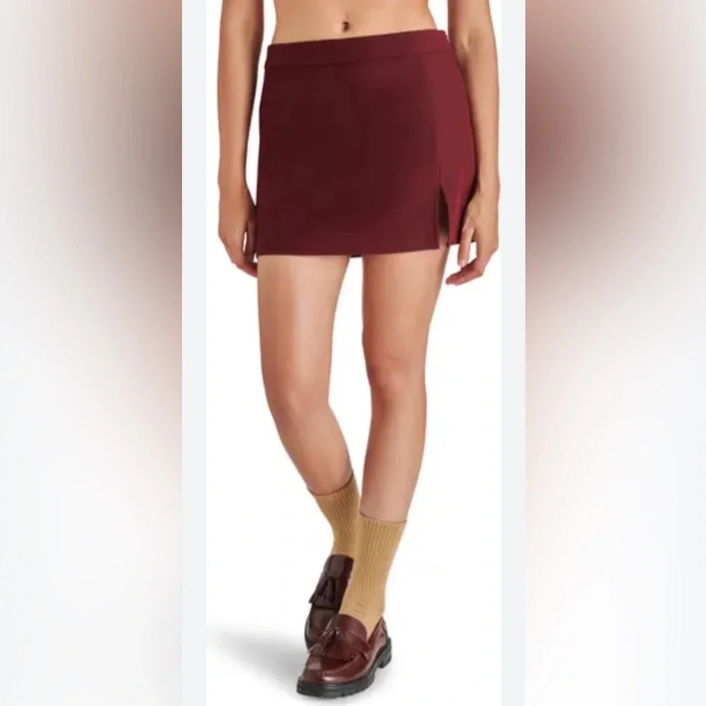 Steve Madden - Burgundy Cameron Miniskirt with off center side slit … - Picture 1 of 11